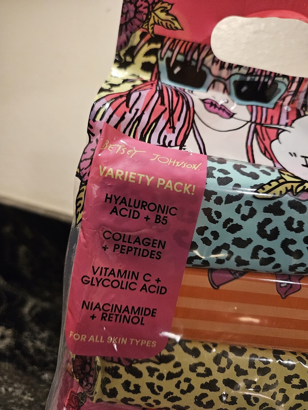 Betsey Johnson Cleansing Facial Wipes Variety Pack - 4 Pack (120 Count) NIB - Picture 2 of 7